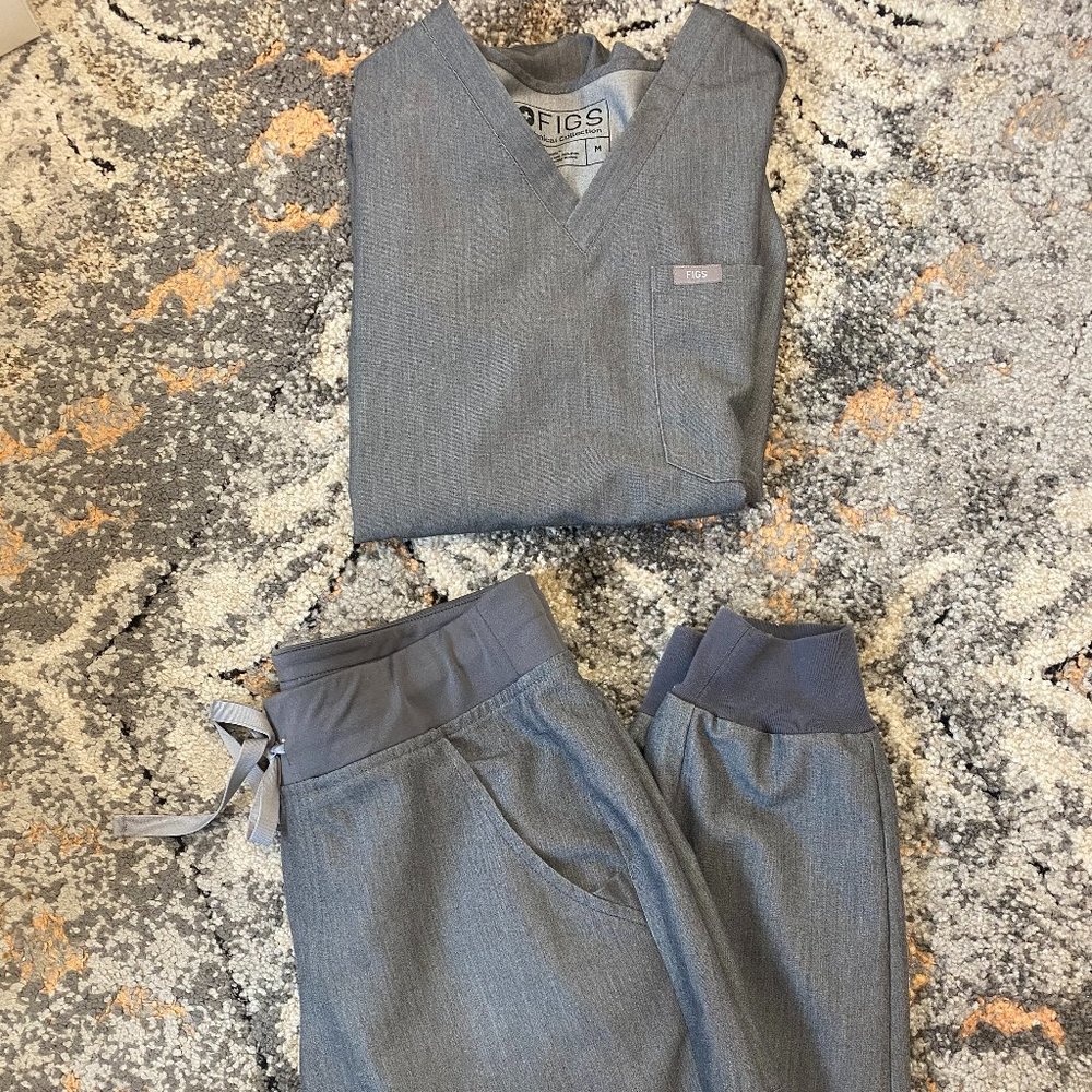Figs Joggers (S) + Vneck Top (M)